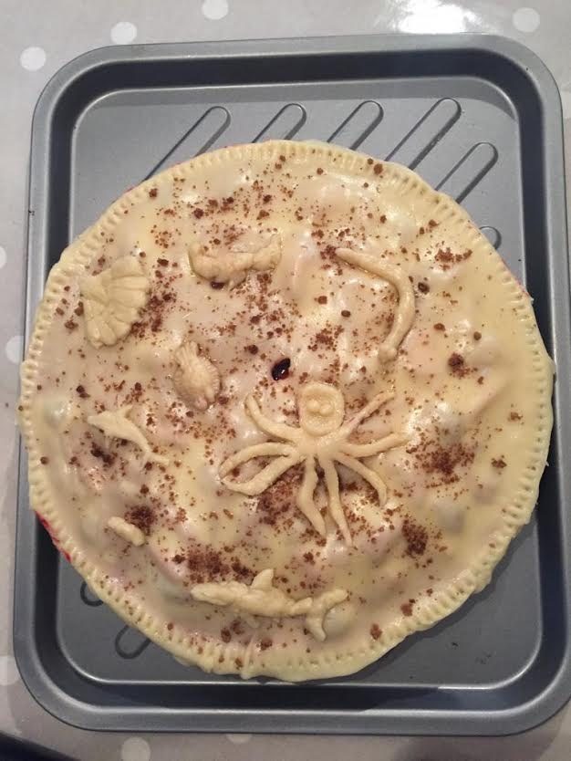 Blackberry and apple pie before cooking